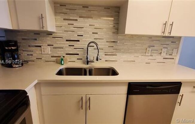 2 beds, 2 baths, $3,600, Unit # 1203