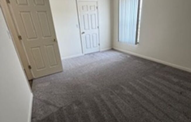 3 beds, 2 baths, 1,360 sqft, $1,489, Unit 31