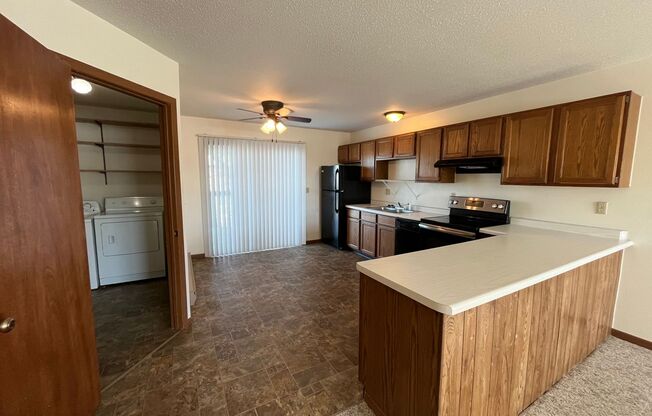 2 beds, 1 bath, 950 sqft, $1,300, Unit C