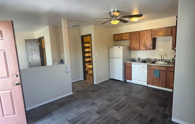 Studio, 1 bath, 406 sqft, $955, Unit 12