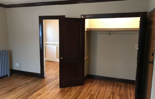 Studio, 1 bath, 445 sqft, $954, Unit 208