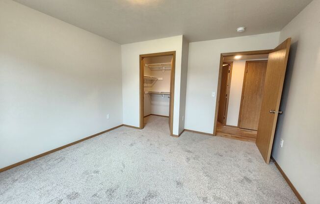 2 beds, 1 bath, 1,006 sqft, $1,290, Unit 3520 108