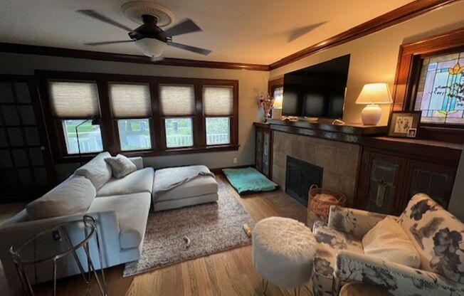 For Rent – Charming 2 Bed, 2 Bath Single-Family Home + Bonus Room in Milwaukee (Wauwatosa Area)