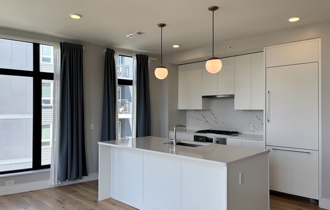 2 beds, 2 baths, 1,024 sqft, $4,000, Unit 725