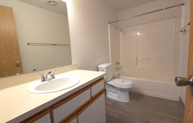 2 beds, 1 bath, 875 sqft, $1,295, Unit 127-55