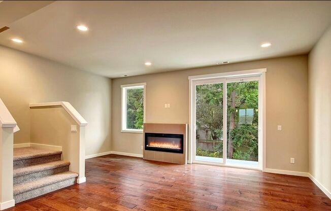 Spacious 3BD/2.5BA Townhouse in Edmonds!