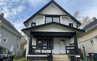 Cute Updated 3 Bedroom 2 Full Bath House Located in West Toledo