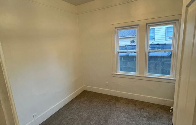 2 beds, 1 bath, 2 sqft, $1,550, Unit 1531 N Jackson St Lower