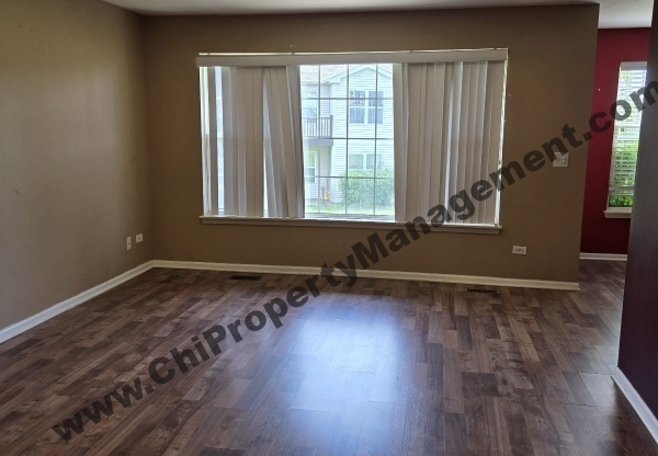 335 BUCKINGHAM CIR