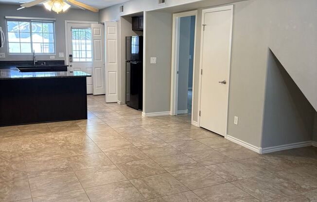 3 beds, 2.5 baths, $2,050, Unit # 1159