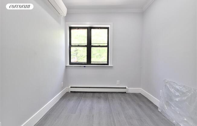 163 E 46 ST