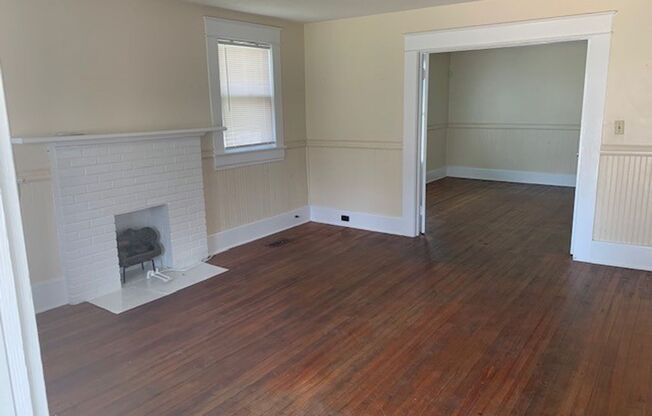 Charming 3 Bed / 1 Bath Available Fall 2024! Apply today!