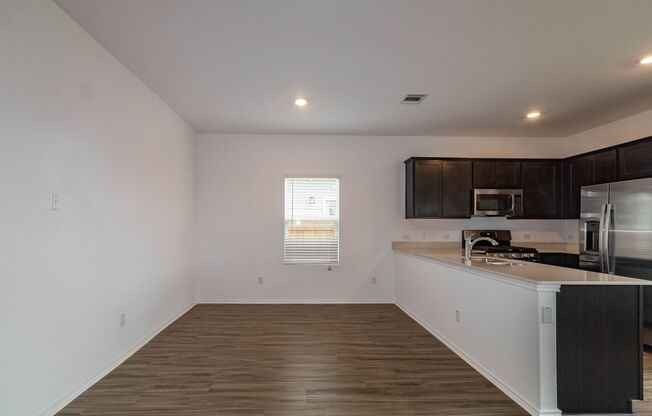 4 beds, 2.5 baths, $1,700