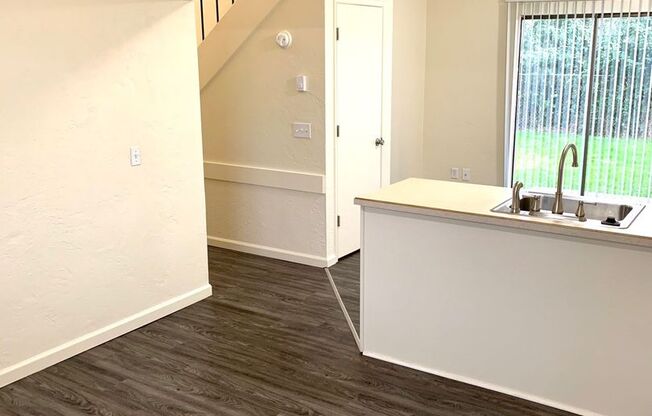 2 beds, 1 bath, 820 sqft, $1,550, Unit 1522D