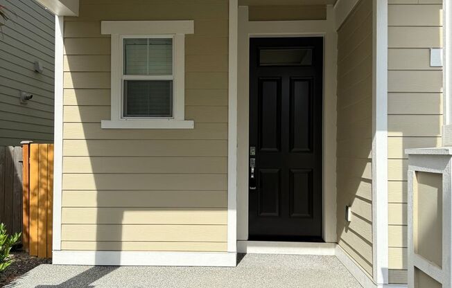 Harbour Crossing Comfort – Light-Filled Home with Daylight Basement