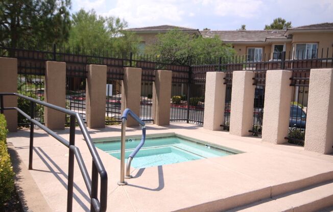 Close to shopping and easy access to Freeway!!!