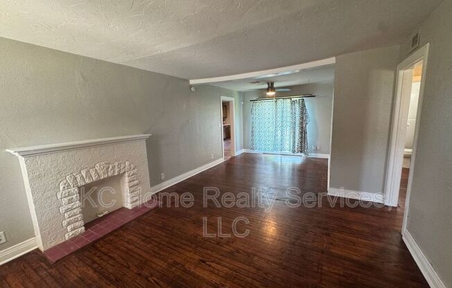 3037 NW 27