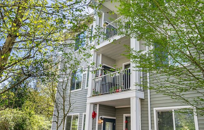 BOTHELL 2 BED, 2 BATH CORNER CONDO FOR RENT AVAILABLE NOW!