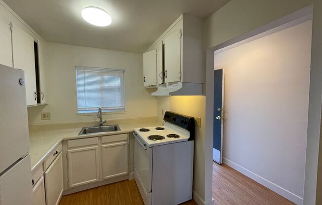 2 beds, 1 bath, $2,300