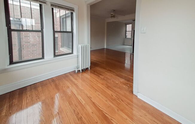 2 beds, 1 bath, 819 sqft, $3,350, Unit 2876-3