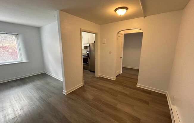 2 beds, 1 bath, 700 sqft, $1,095, Unit 6