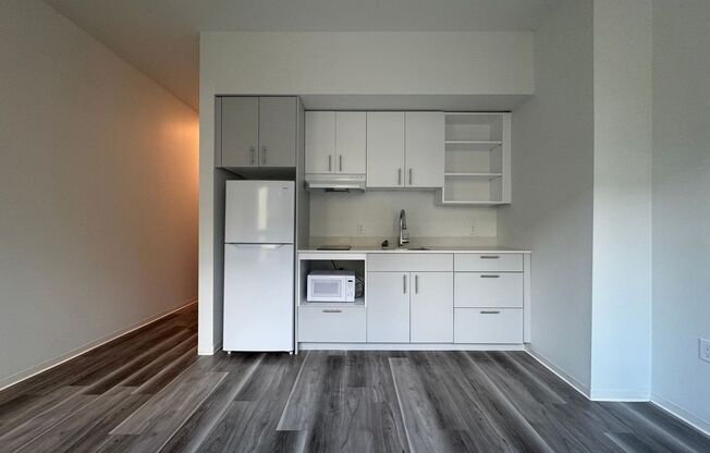 1 bed, 1 bath, 440 sqft, $1,206, Unit 223