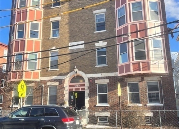 4 beds, 1 bath, 1,200 sqft, $4,600, Unit 3(2B)