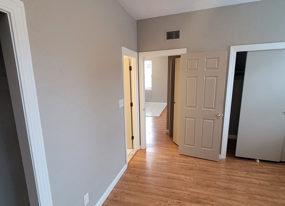 1 bed, 1 bath, $2,300, Unit BLD3-11