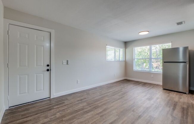 2 beds, 1 bath, 850 sqft, $1,395, Unit 201-09