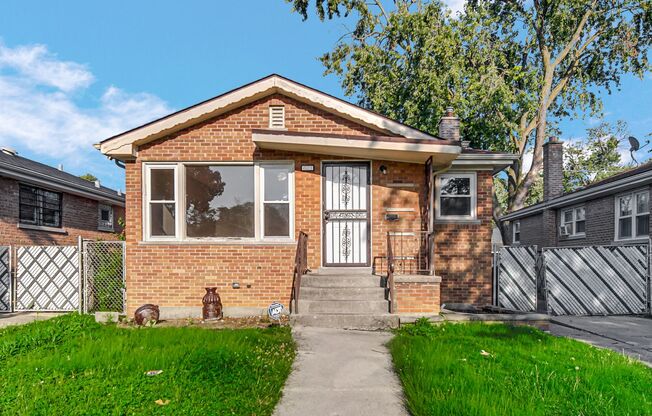 3BED/2BATH Home Available in Dolton