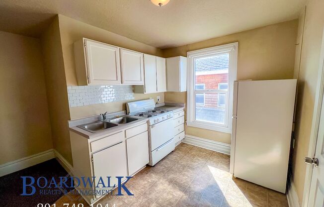 2 beds, 1 bath, 800 sqft, $1,100, Unit 218 W. 300 N. #4