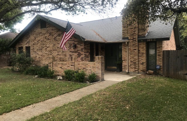 Beautiful home in Blanco Woods w/community pool!