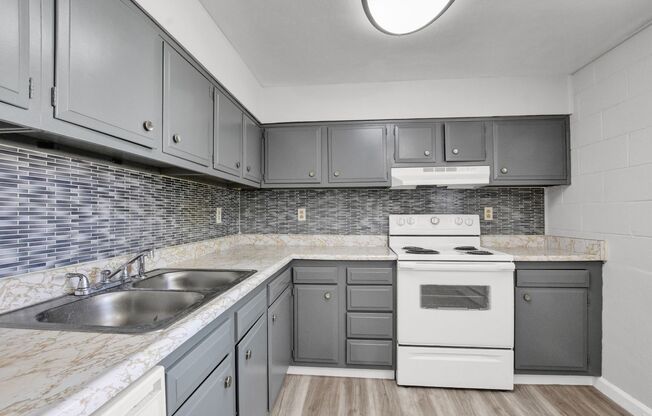 2 beds, 1 bath, 787 sqft, $1,345, Unit Unit 05
