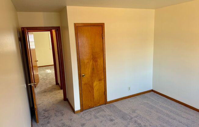Spacious 2 Bedroom Apartment in Excellent Location