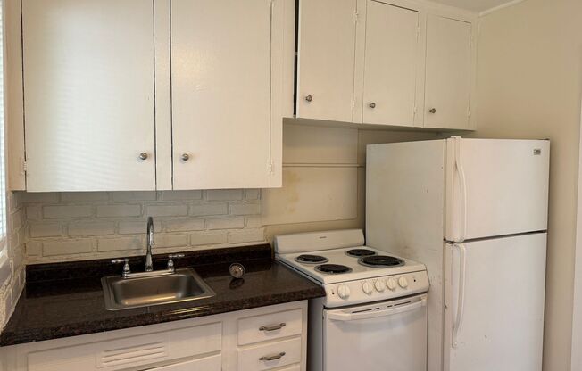 Studio, 1 bath, 200 sqft, $900, Unit 01