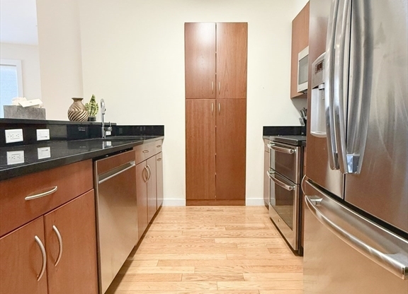 2 beds, 1 bath, 730 sqft, $4,600, Unit 406