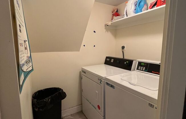 Studio, 1 bath, 450 sqft, $1,199, Unit 1F