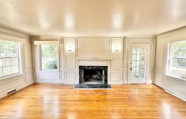 2245 W Oak