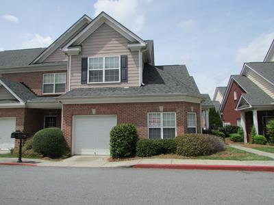 3 Bedroom 2.5 Bath Condo Located Off Barrett Pkwy in Kennesaw! GREAT Location!