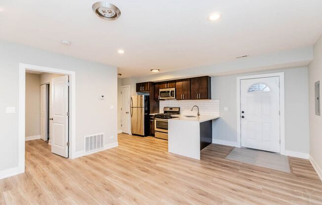 1 bed, 1 bath, 600 sqft, $1,600, Unit 1F