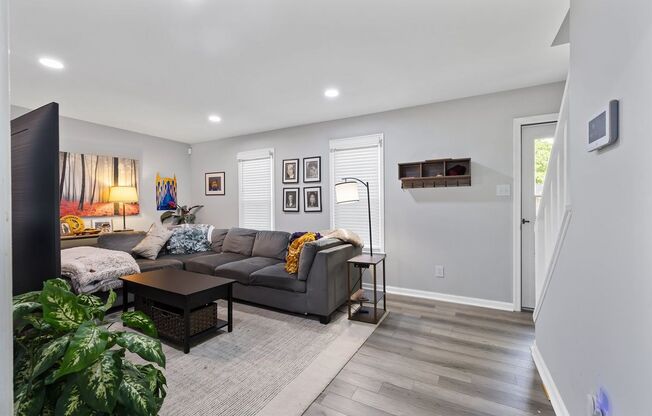 Beautiful 4 Bedroom Home in Chester Available Mid June!