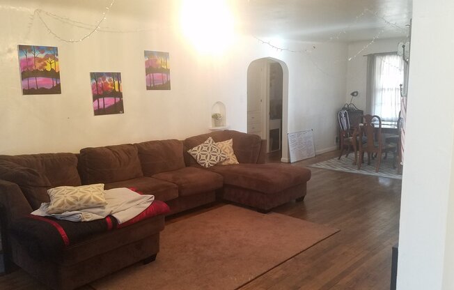 3 beds, 2 baths, $2,550