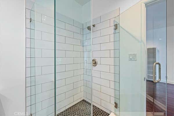 1 bed, 1 bath, 700 sqft, $3,700