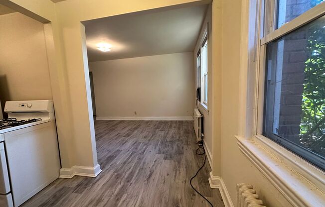 4585 MacArthur Blvd NW