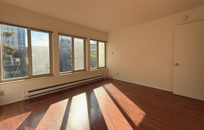 2 beds, 1 bath, 619 sqft, $1,900, Unit 302