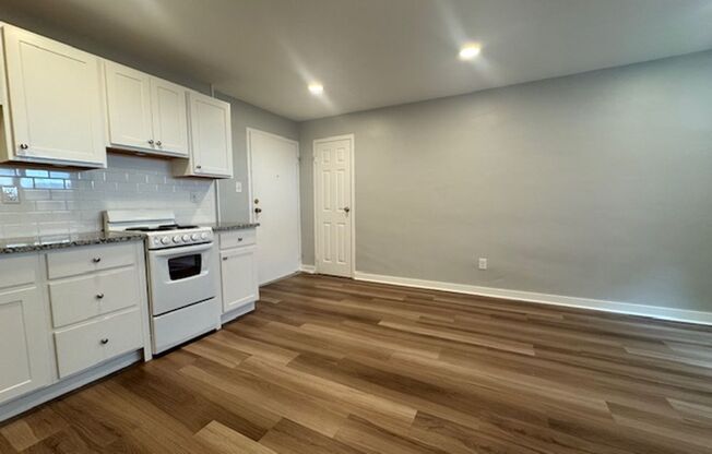 1 bed, 1 bath, 450 sqft, $1,549, Unit 5326 Fifth Ave. #17