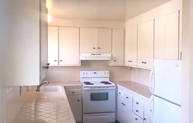 2 beds, 1 bath, 900 sqft, $2,500