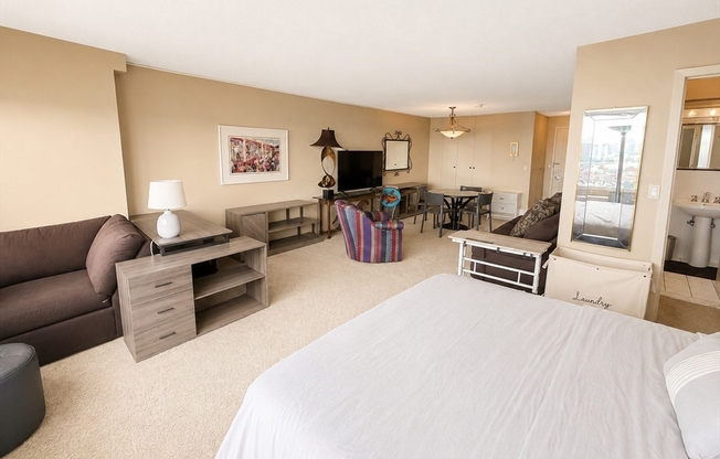 Studio, 1 bath, 605 sqft, $3,000, Unit 23M