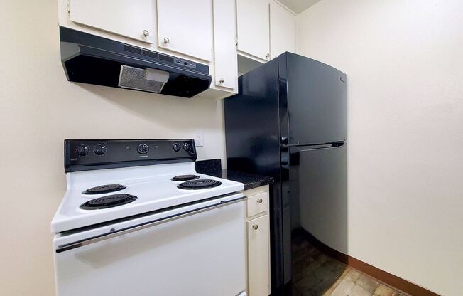 2 beds, 1 bath, 760 sqft, $1,995, Unit 01