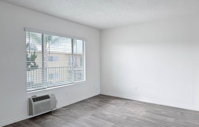 1 bed, 1 bath, 725 sqft, $1,745, Unit 28